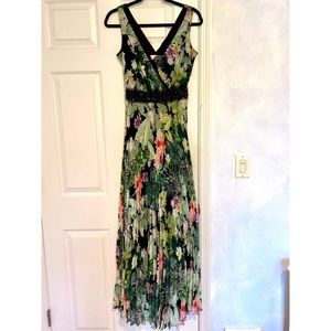 Teri Jon Floral V-neck dress withe belt